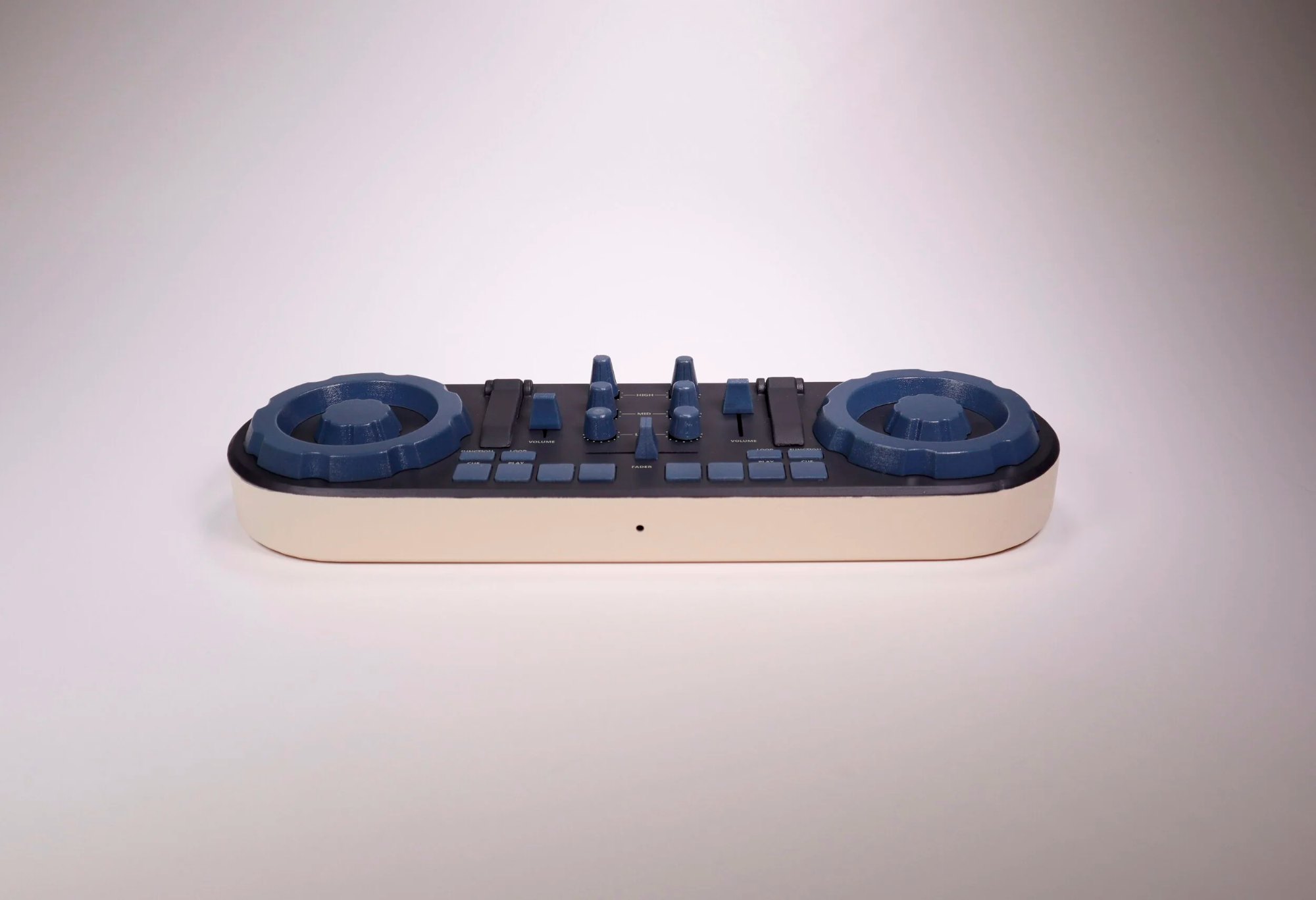Stand-alone decks with retracted phone stands