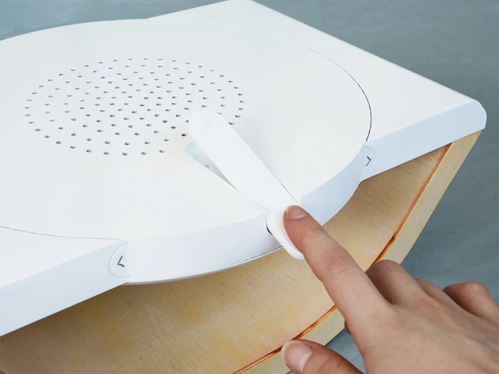 Loosely inspired by a record needle, the play/pause controls provide an engaging tactile experience that is often missing in our highly digitised world of touchscreens