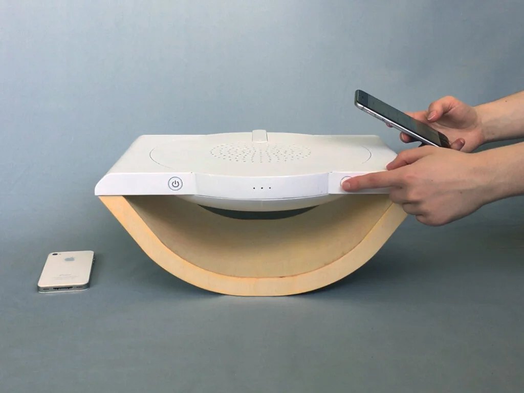 The phone is paired with the speaker via Bluetooth