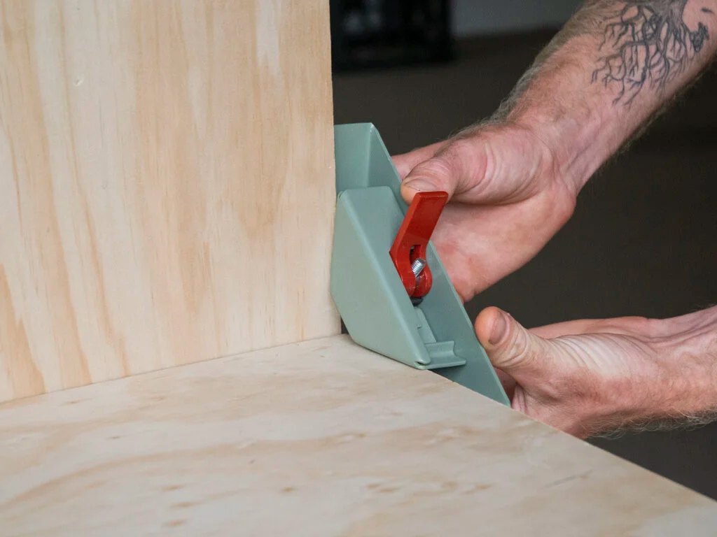 Simply push into place and clamp the lever for a beautiful and secure connection