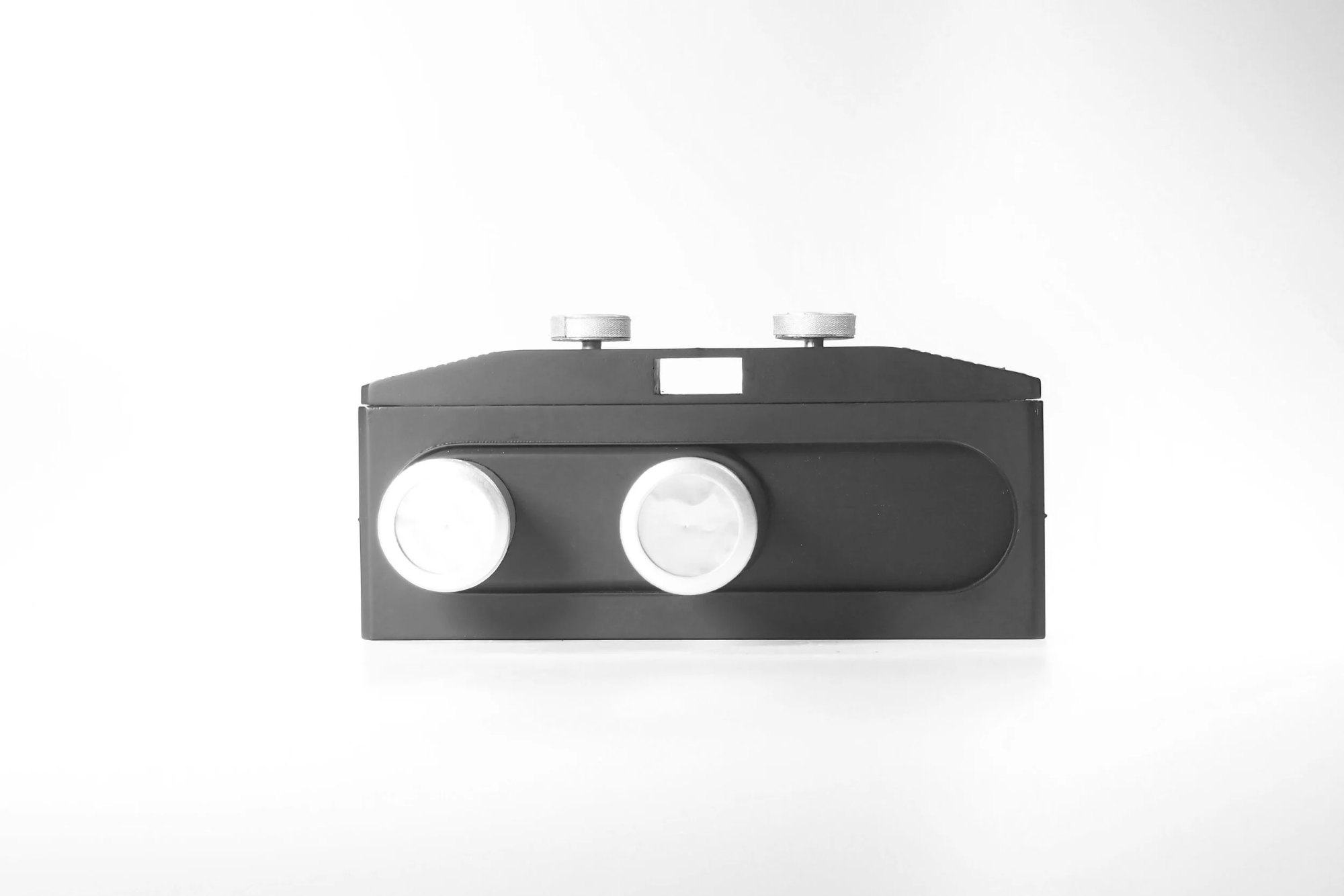 Shutter mechanism in open position, in turn, adjusting the focal length