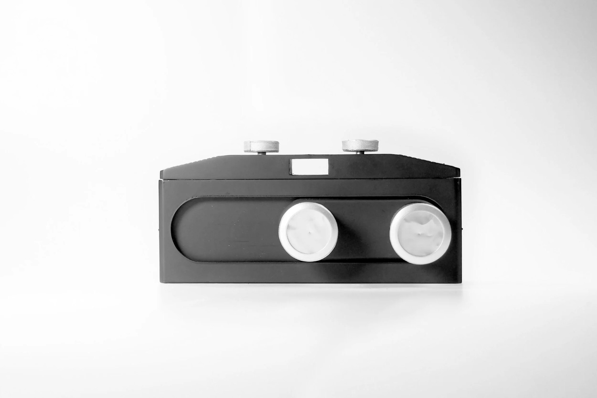 Shutter mechanism in open position, in turn, adjusting the focal length