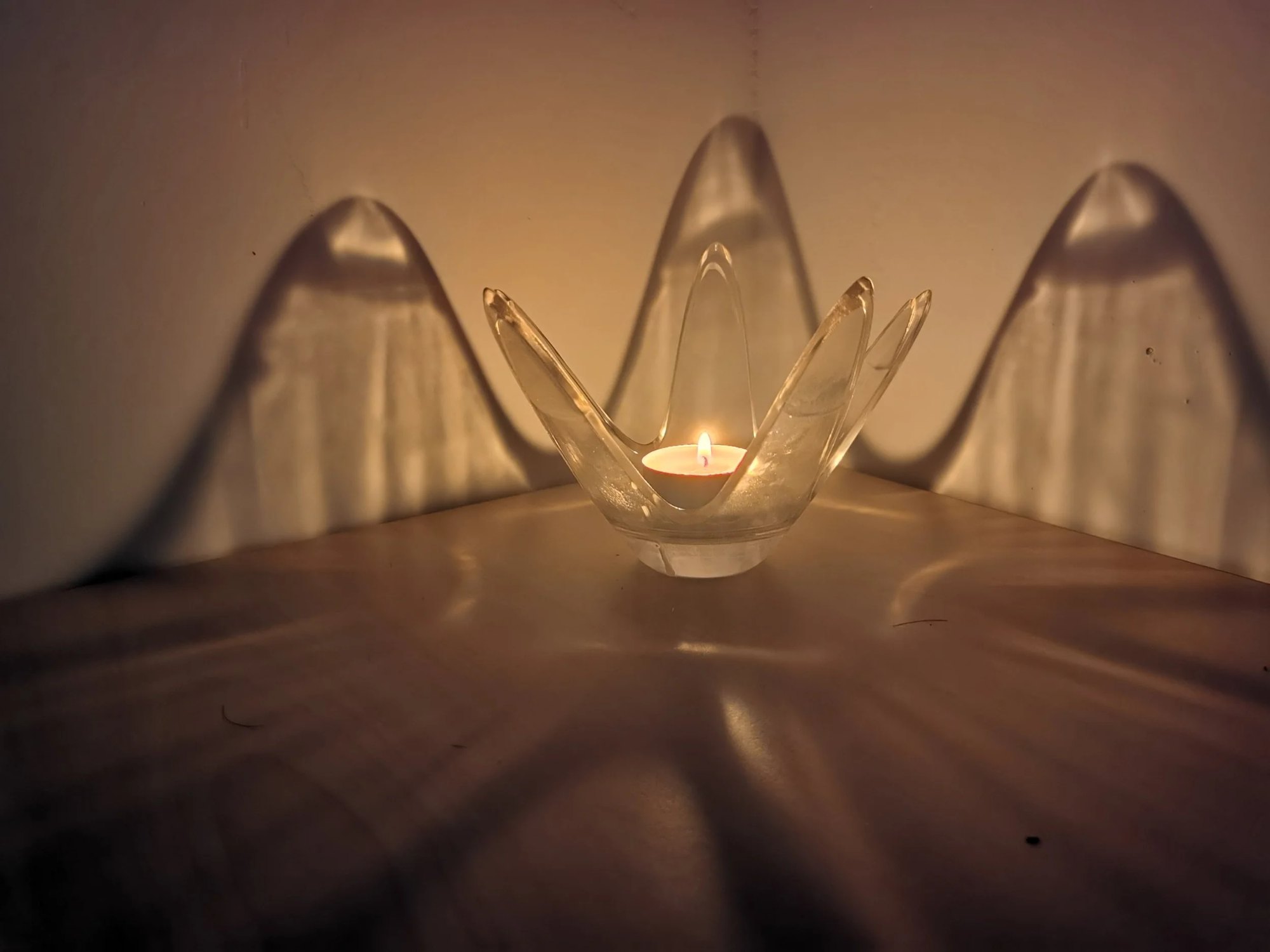 Effect of aromatherapy candle stand: upside down effect