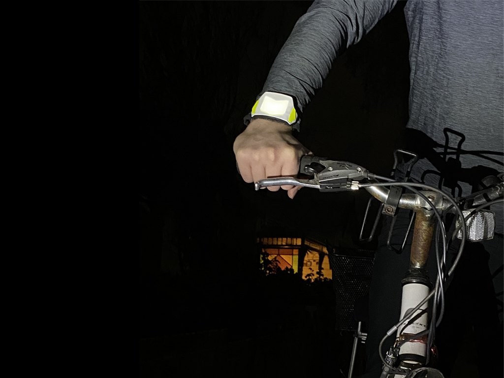 Brace allows for all necessary wrist movements while cycling.