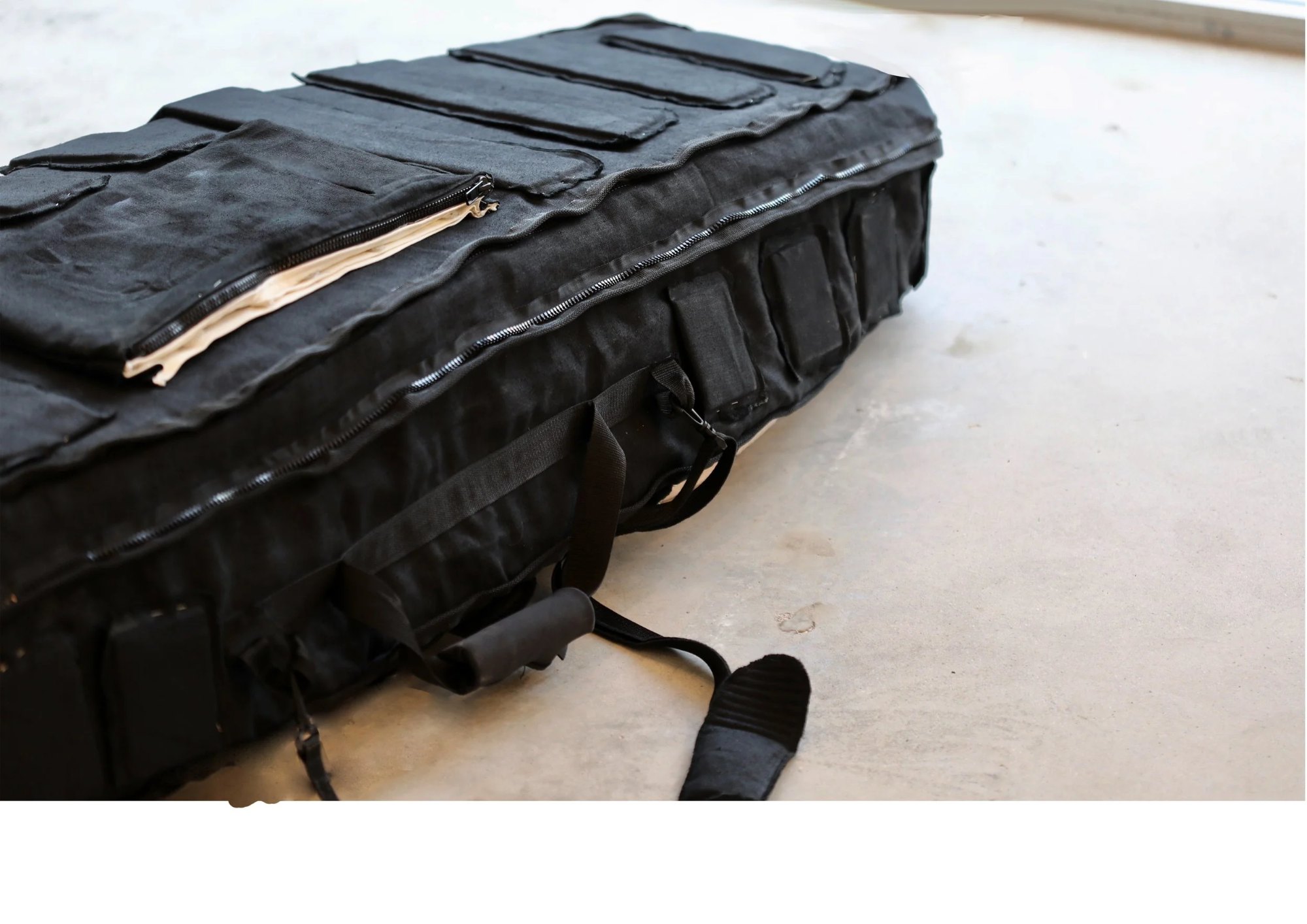 Appearance model: zipper extension in use
