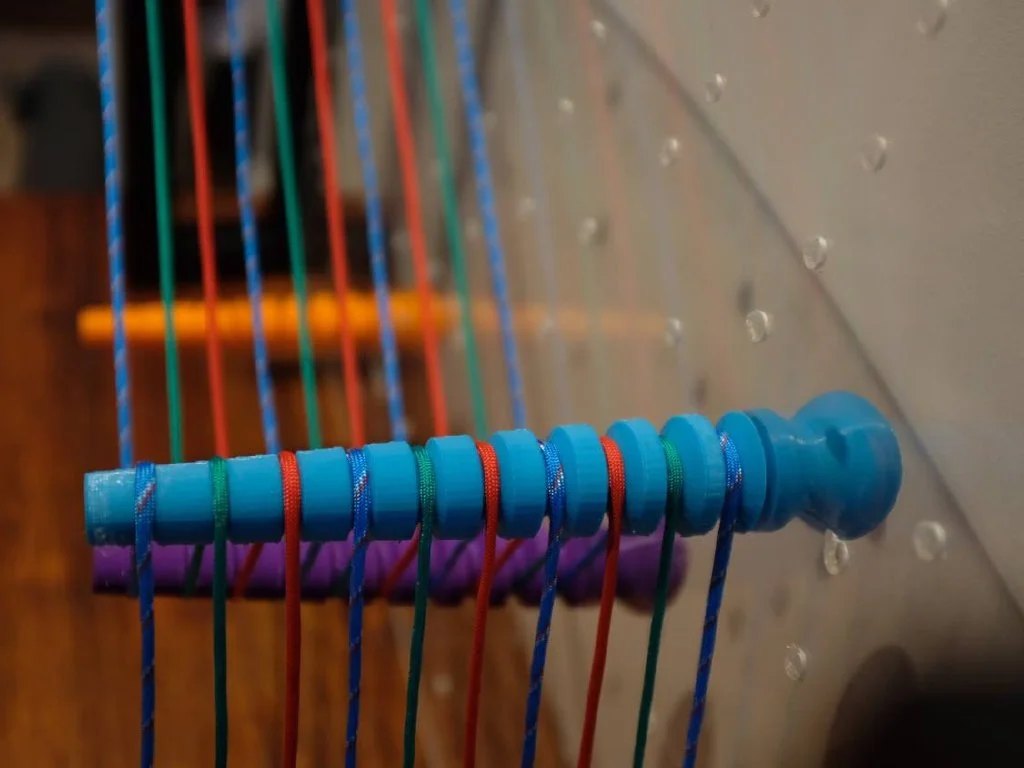 Chords fit into post grooves to maintain shelf stability