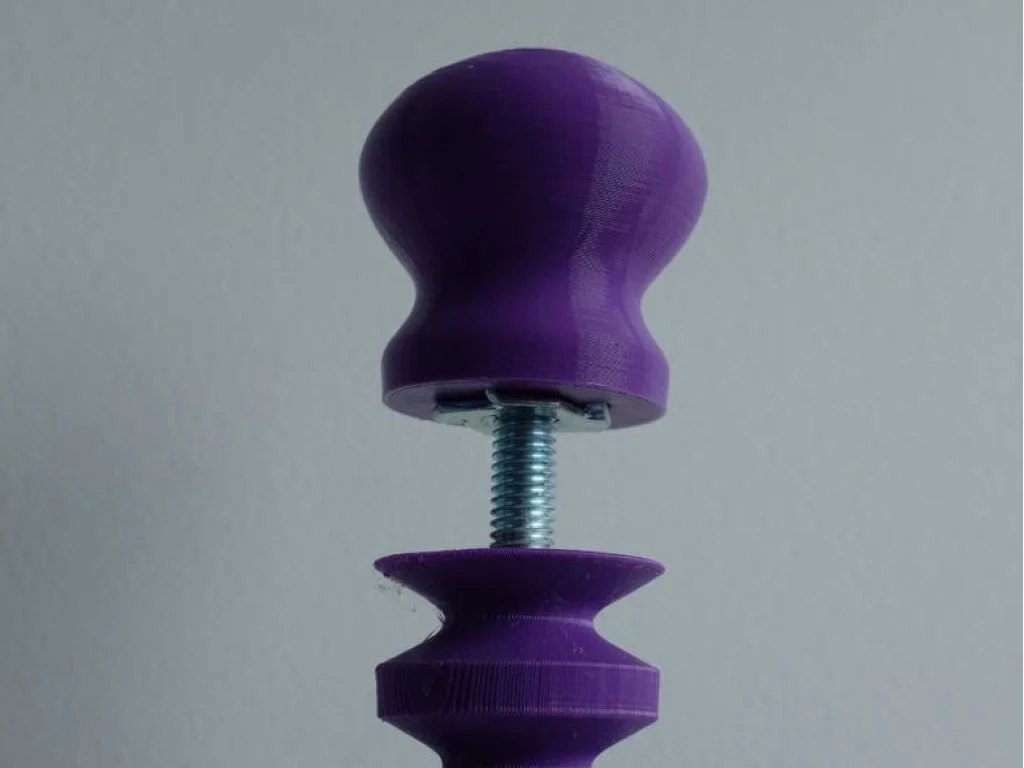 Screw fits provide structural support along with quick and easy alteration of the shelf structure