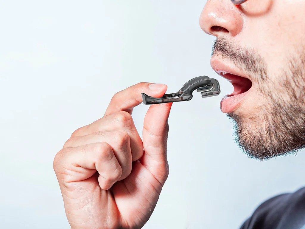 Base mouthpiece in contextual use