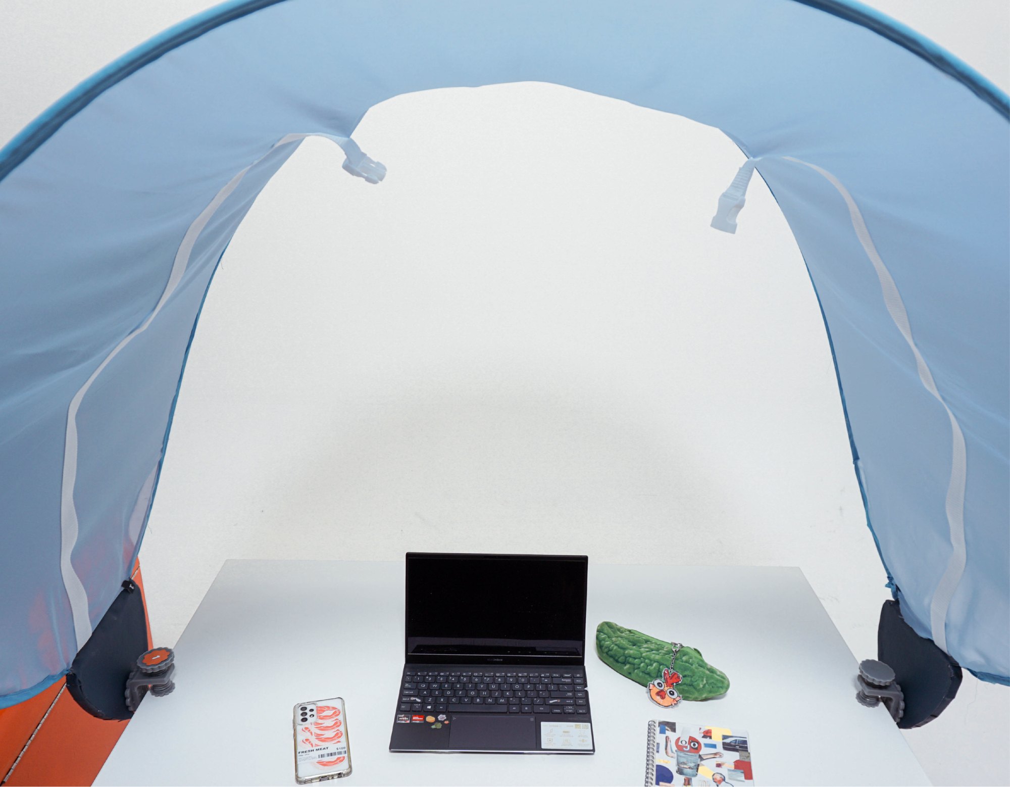 Pop-up hood partition with custom clamps