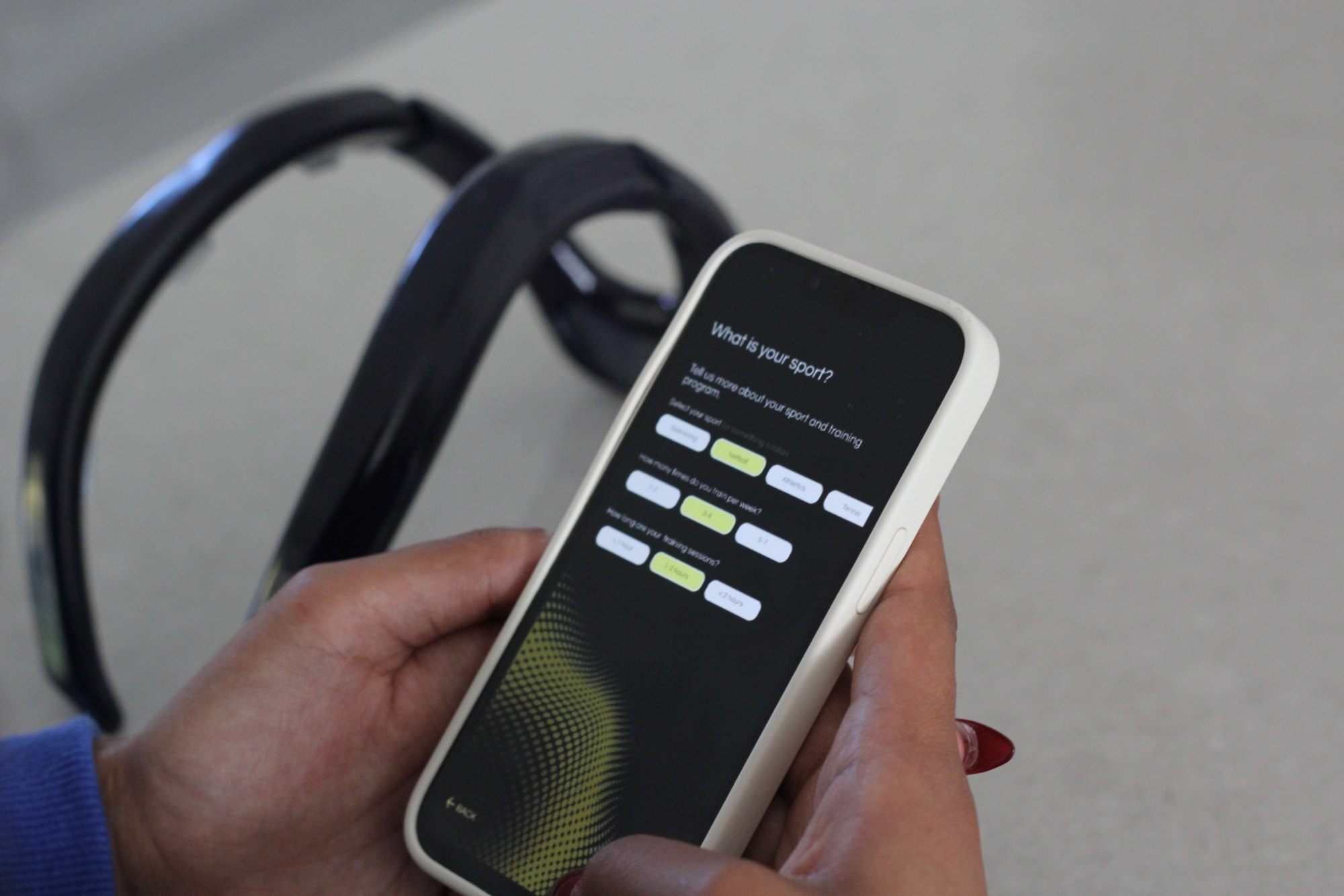 The Halo app is key to this portable EEG wearable. The app’s algorithm tailors training sessions based on age, sport, goals, etc to meet the athletes needs.
