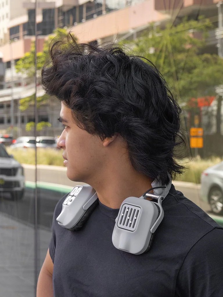 The form, mass, size, and comfort of the model are all comparable to those of other headphones on the market.