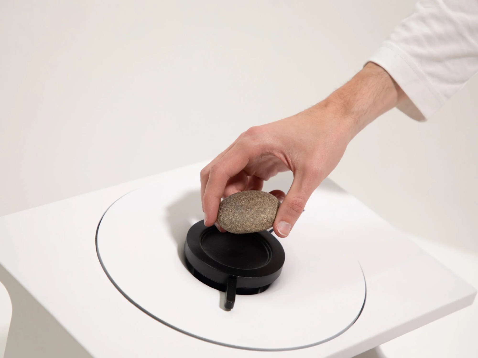 The music stones are the central touchpoint for interacting with the system. As the stones act as a physical representation of the music embedded within, Soma returns the focal point of interaction onto the music itself.
