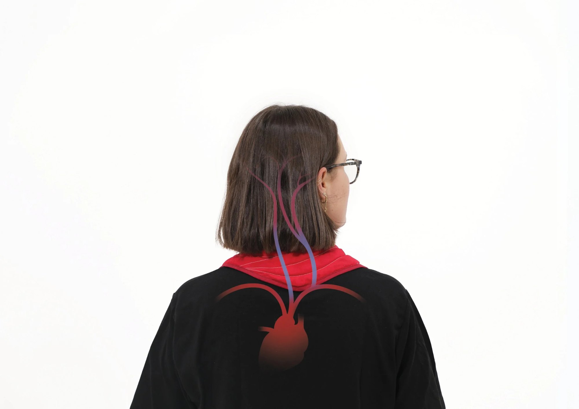 A gel integrated into the back of the product offers cooling to the back of the neck to mitigate the heat impacts of a hot flash.
